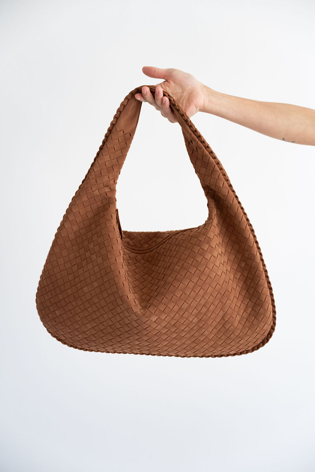 Tasche mit Flechtstruktur Wildlederoptik