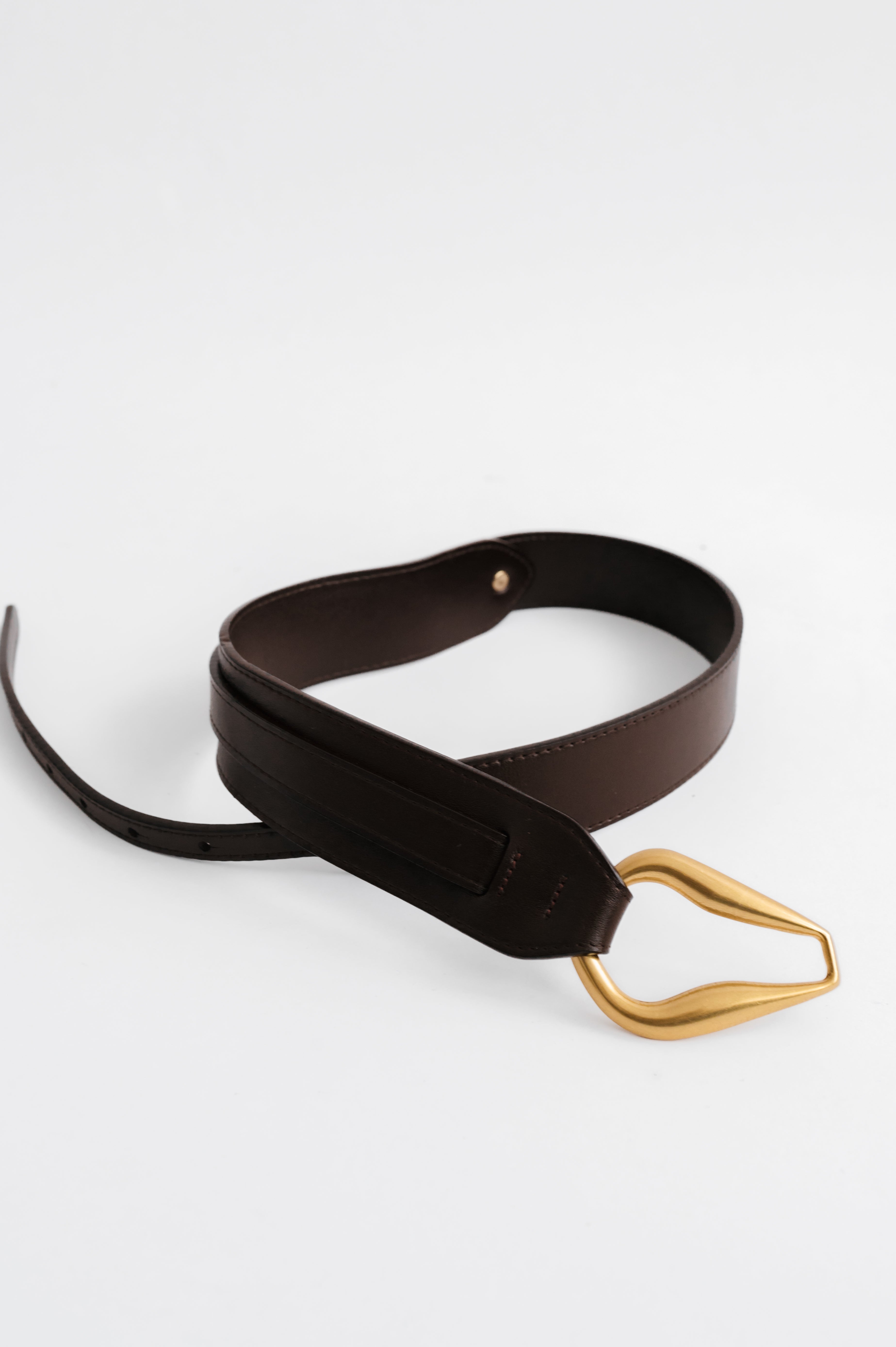 Gürtel asymmetrische Schnalle