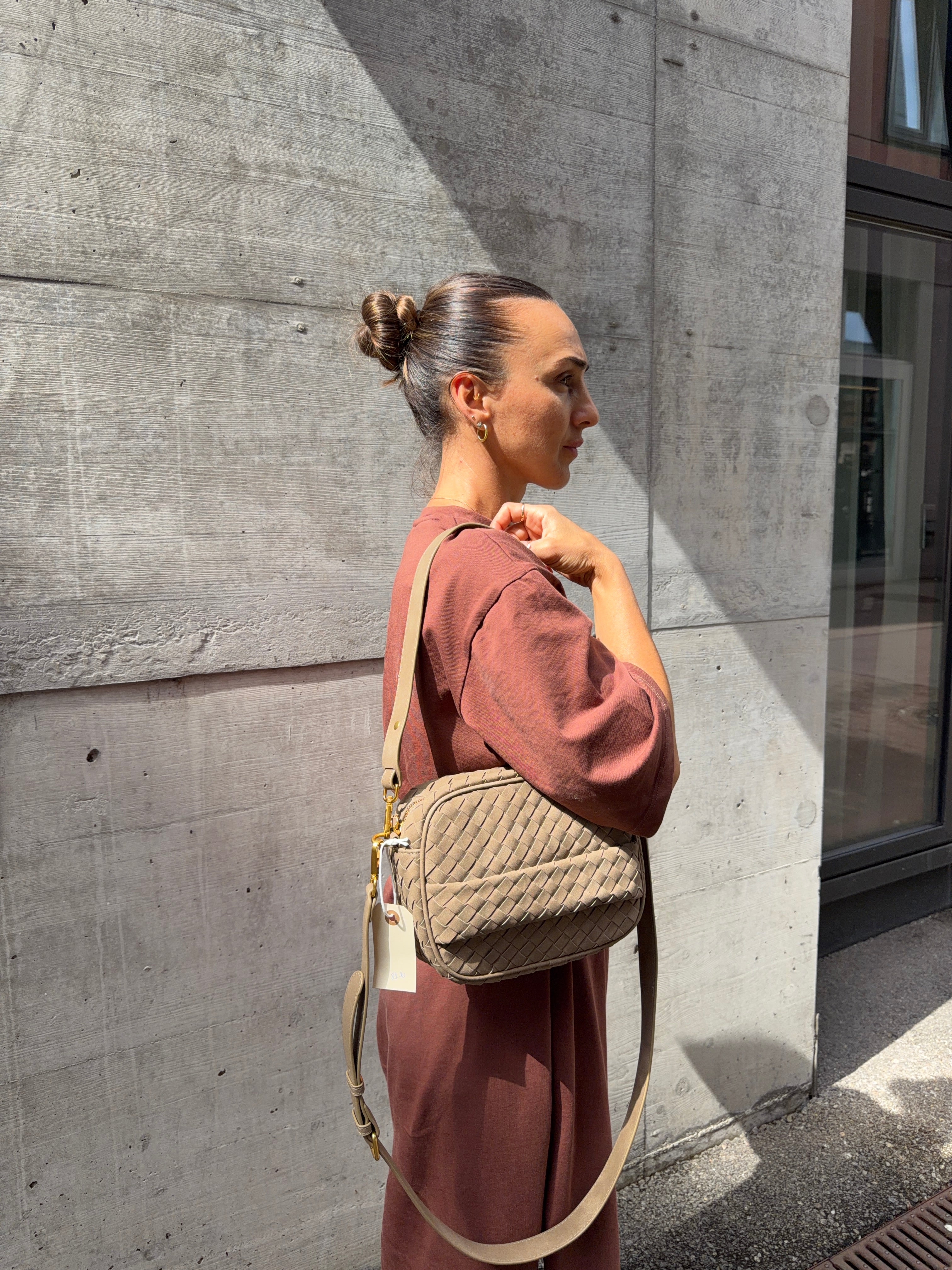 Kleine Tasche Flechtstruktur