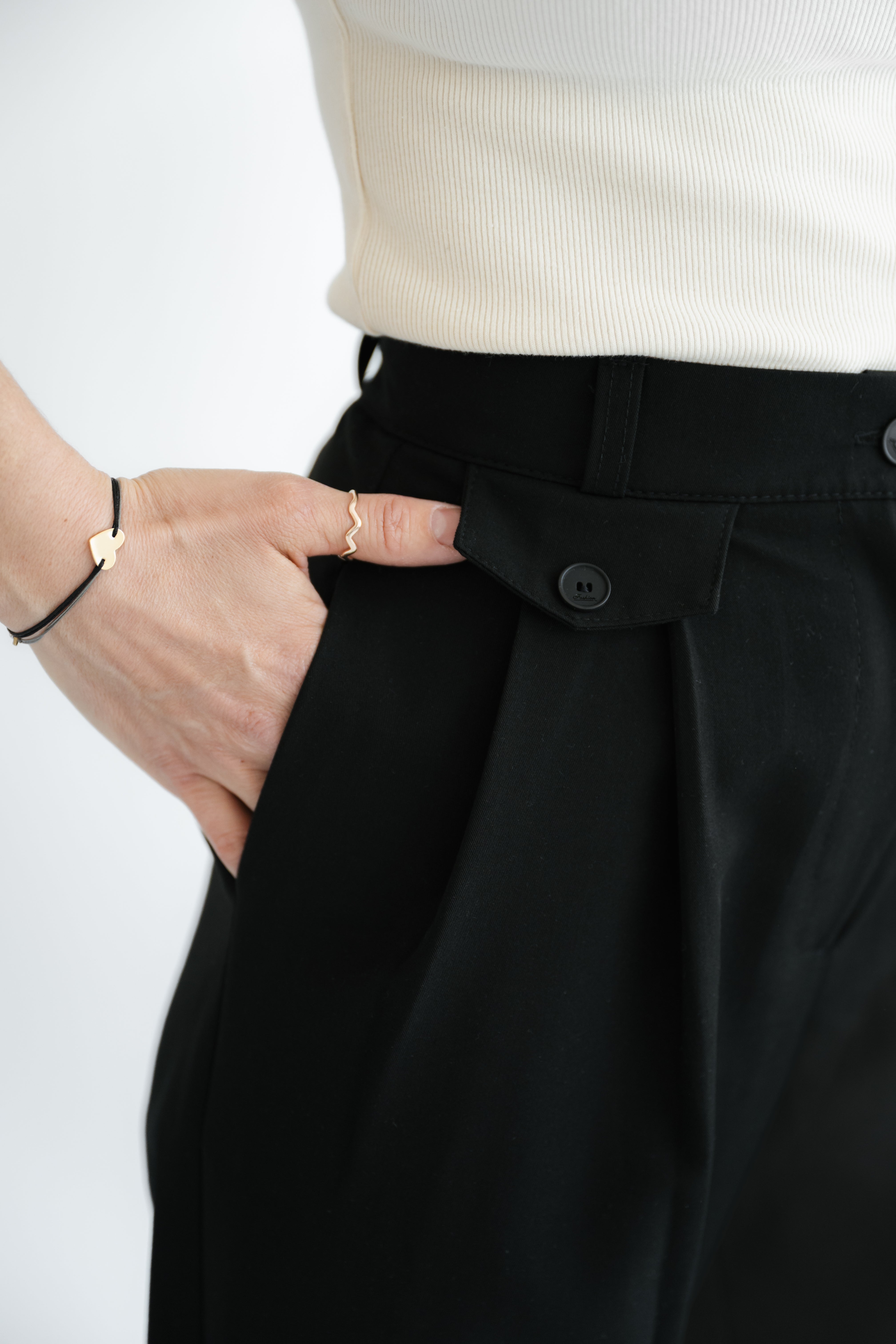 Basic Line Hose elegant mit Knopf
