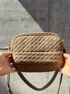 Kleine Tasche Flechtstruktur