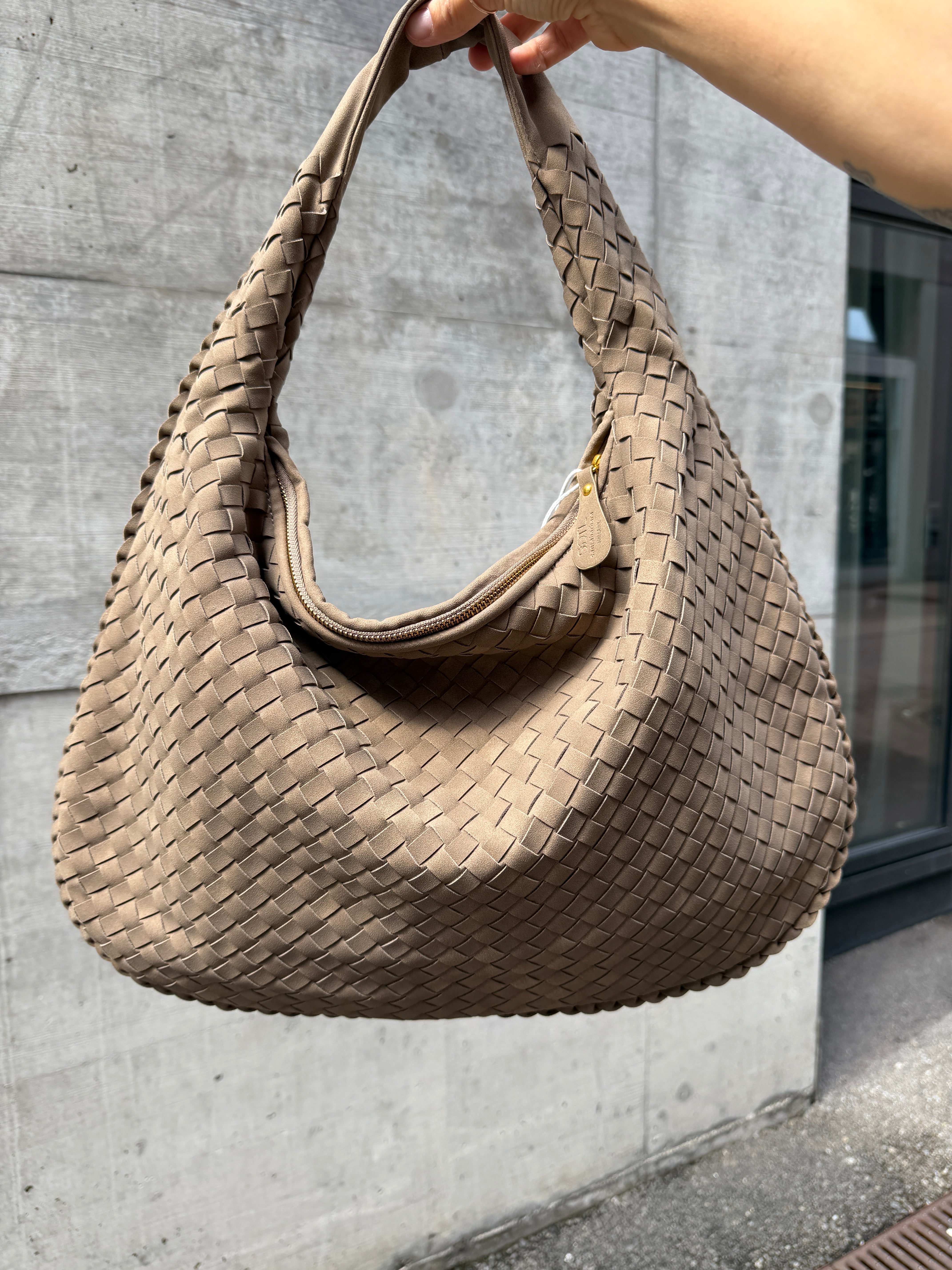 Tasche mit Flechtstruktur Wildlederoptik