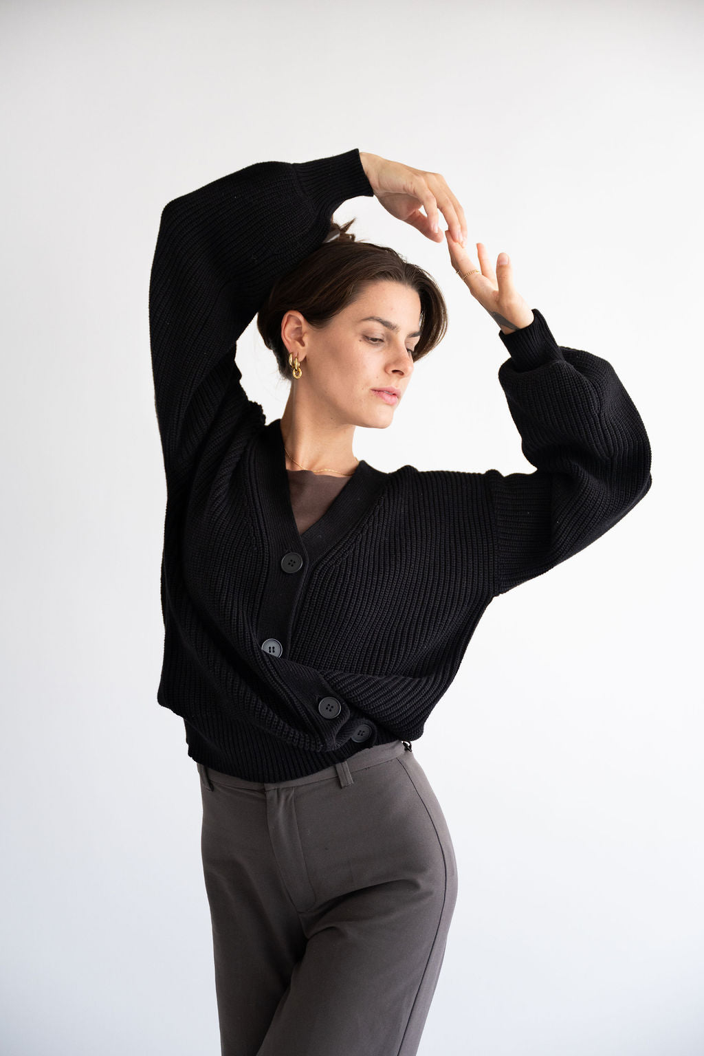 Strickjacke mit sitlichen Knöpfen