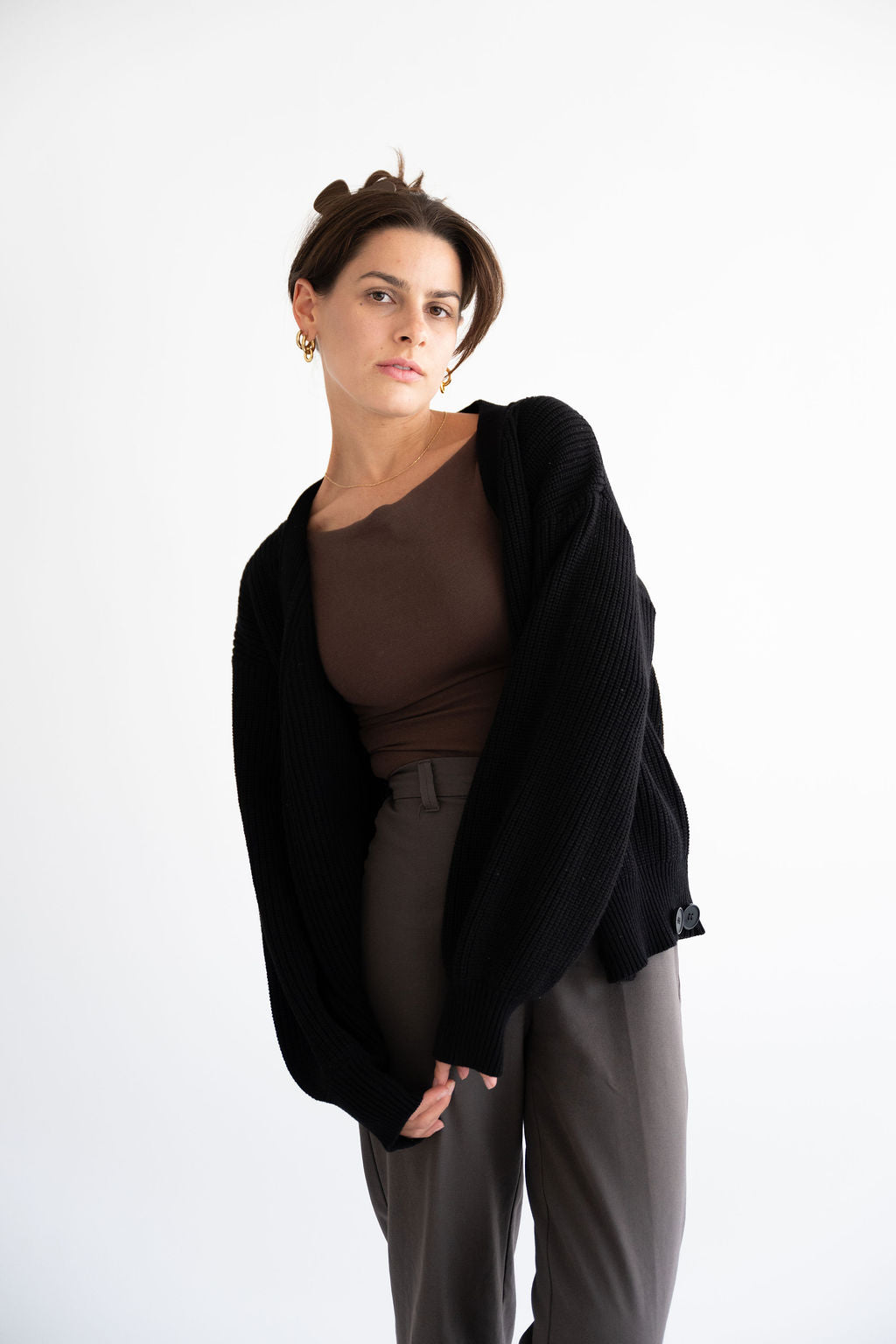 Strickjacke mit sitlichen Knöpfen