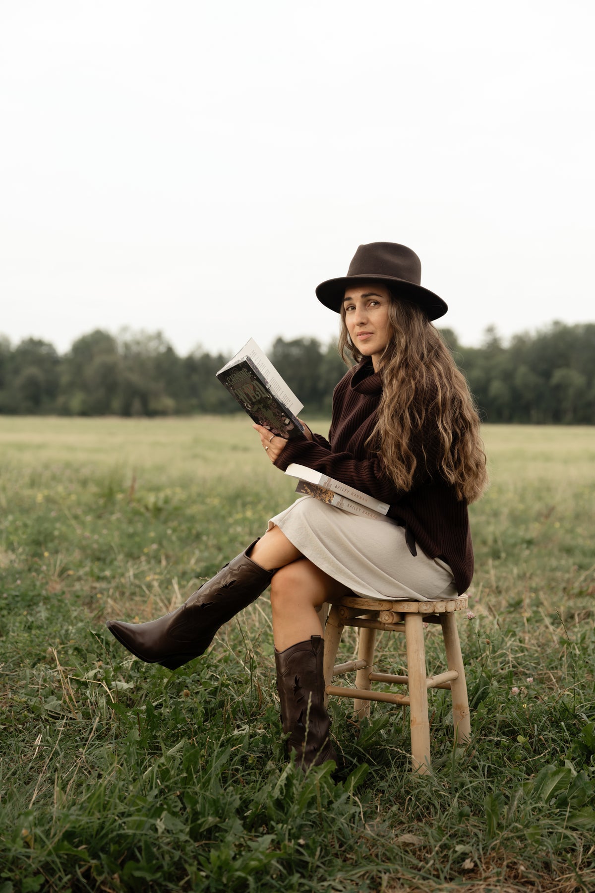 Spicy Books & Cozy Looks