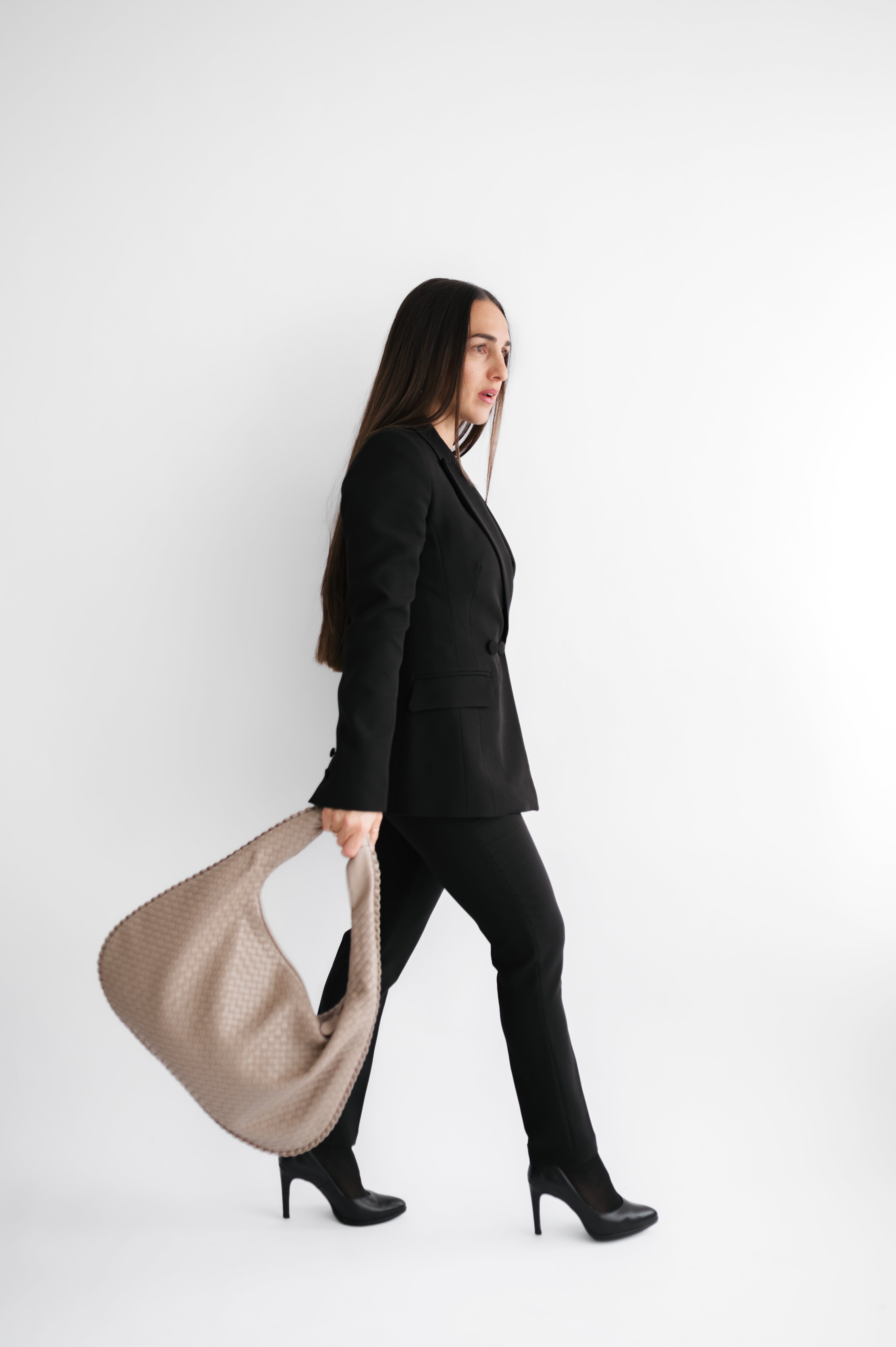 Moderne Tasche mit Flechtstruktur