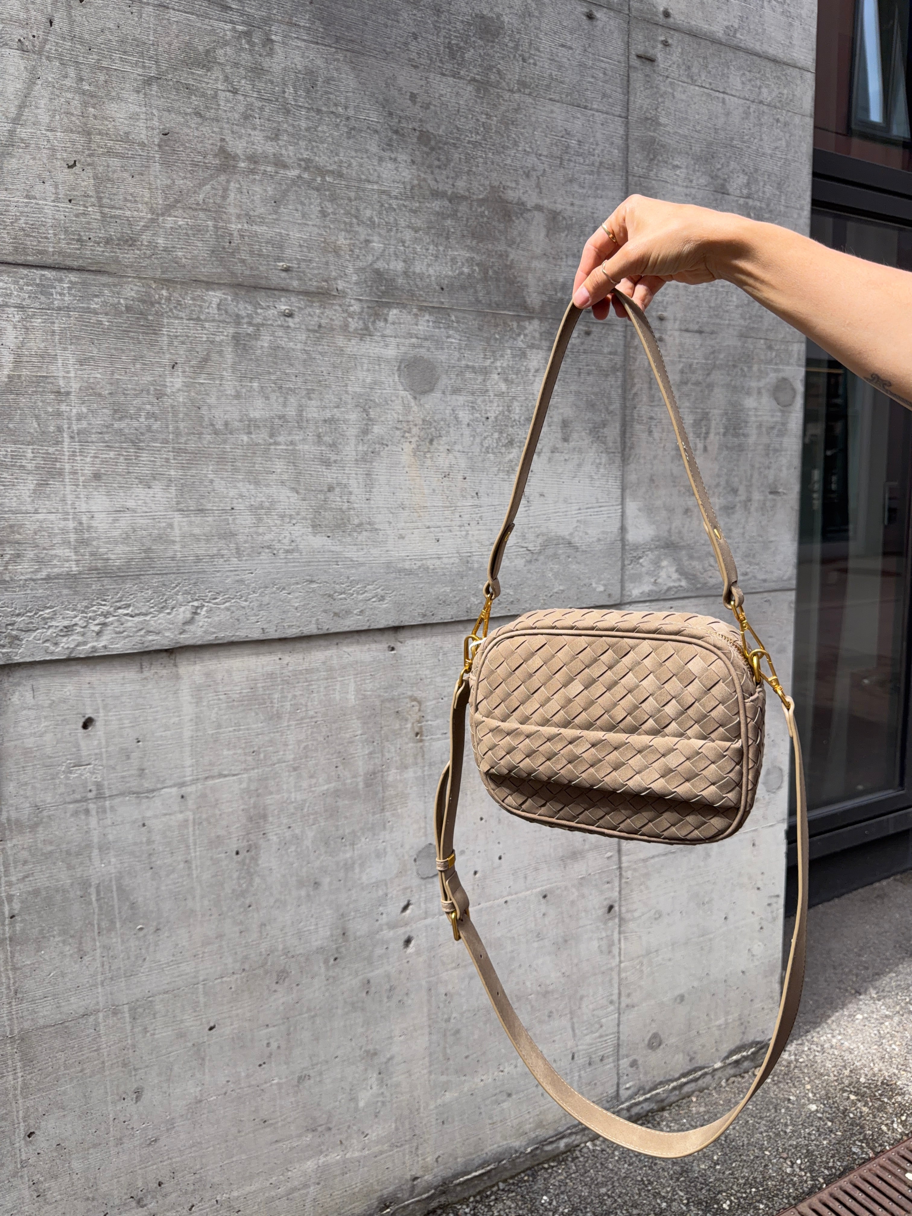 Kleine Tasche Flechtstruktur