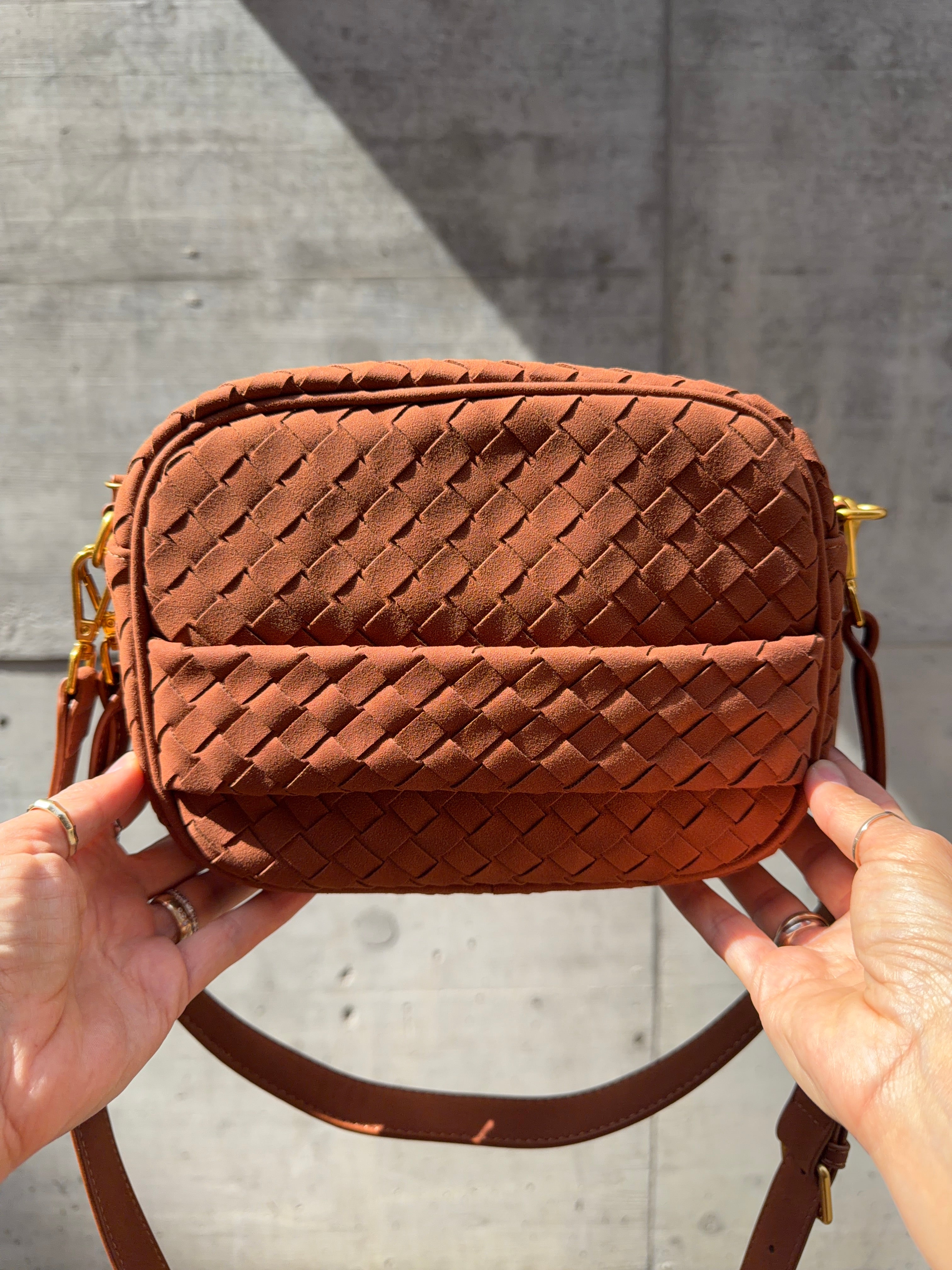 Kleine Tasche Flechtstruktur